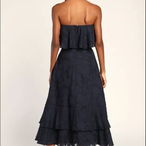 Lulu's Love You So Truly White Dress Burnout Flowers medium NWT
Strapless Midi - Picture 11 of 14